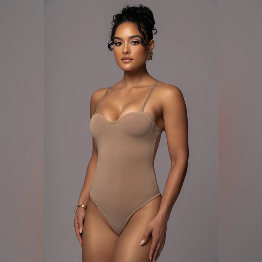 BNWT BEIGE SASCHA STRAPLESS BODYSUIT SIZE SMALL